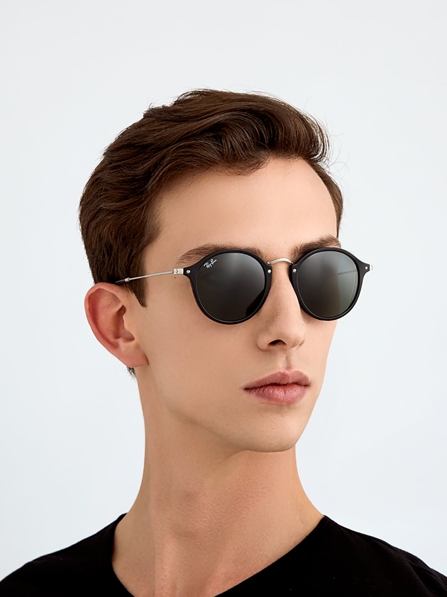 Ray-Ban サングラス ROUND FLECK ROUND FLECK Sunglasses in Black and G-15 Green - RB2447